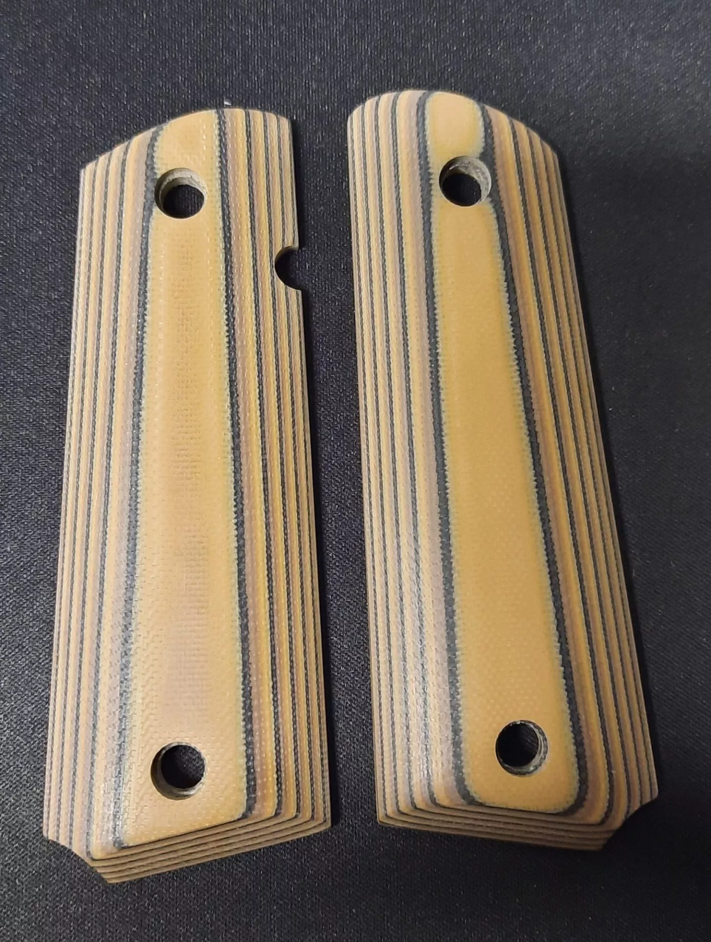 1911 Full Size Classic Panel Smooth G10 Desert Earth