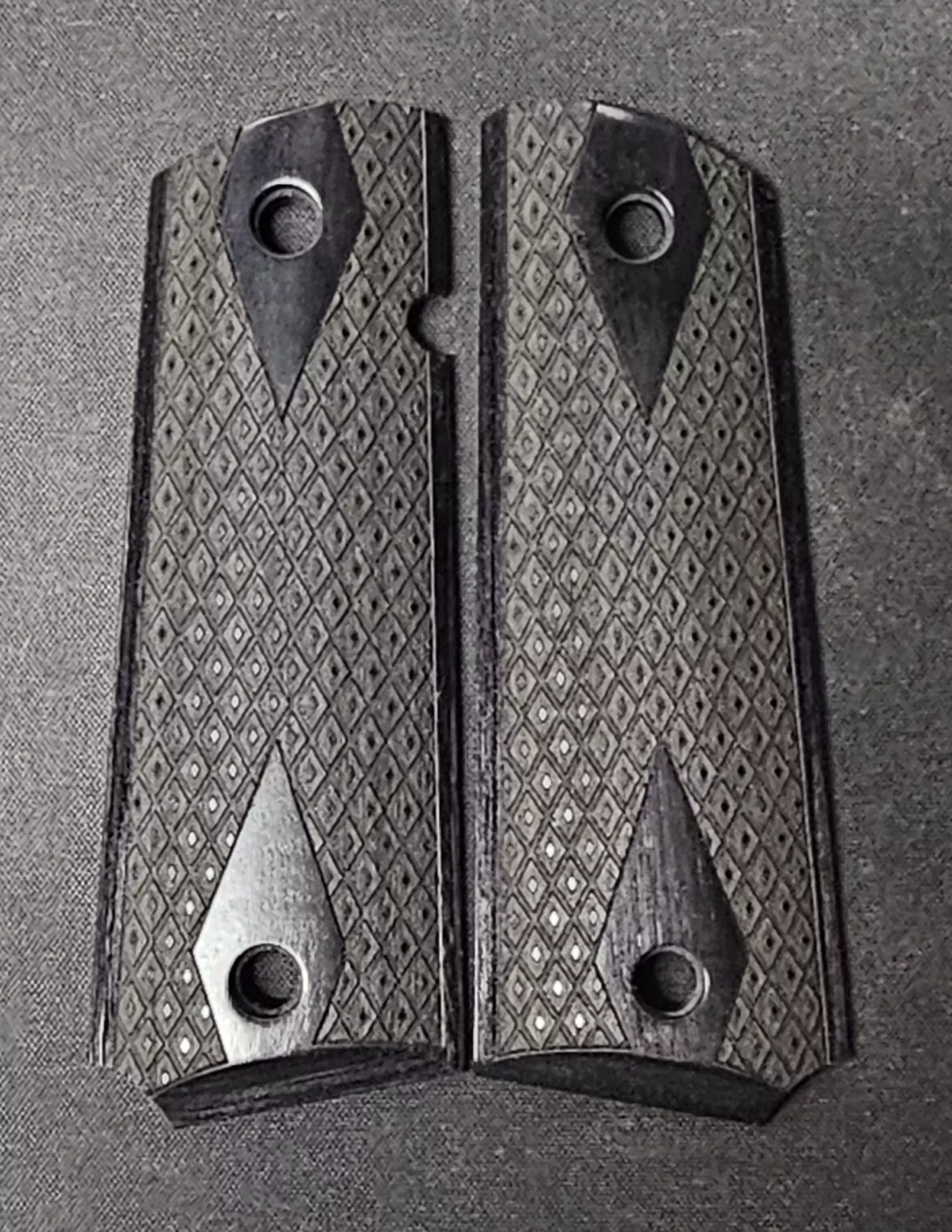 1911 Full Size Panel Spanish Diamond Silverblack