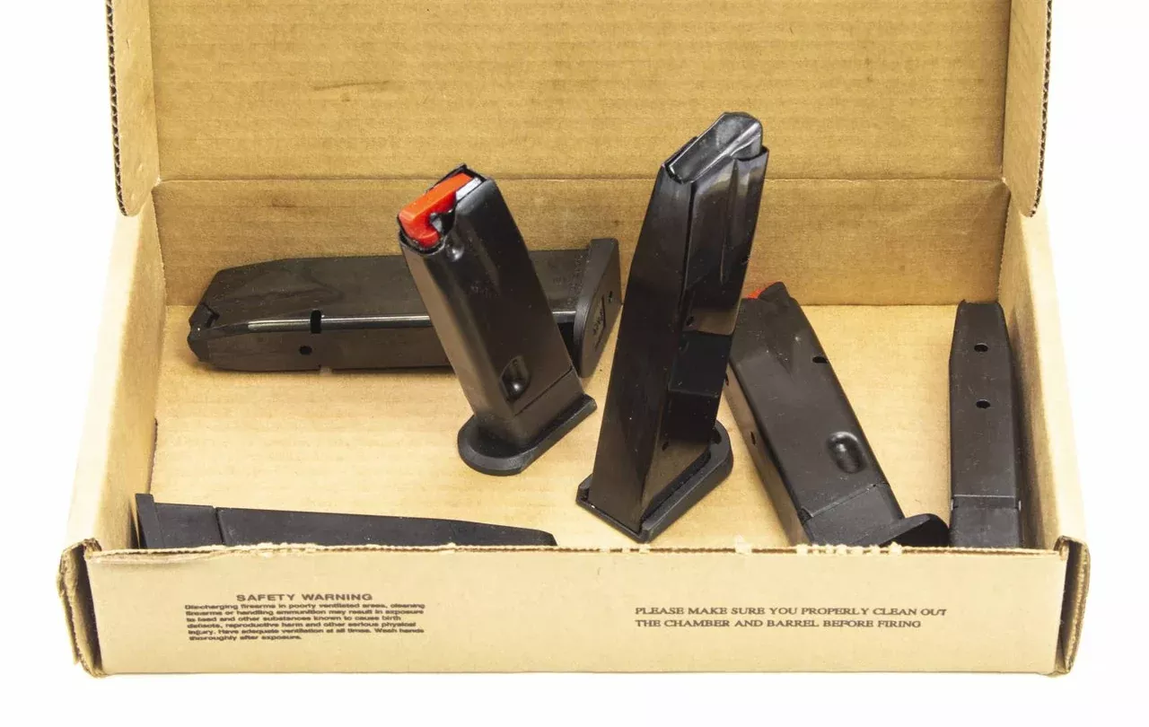 6 USED ASSORTED PISTOL MAGS