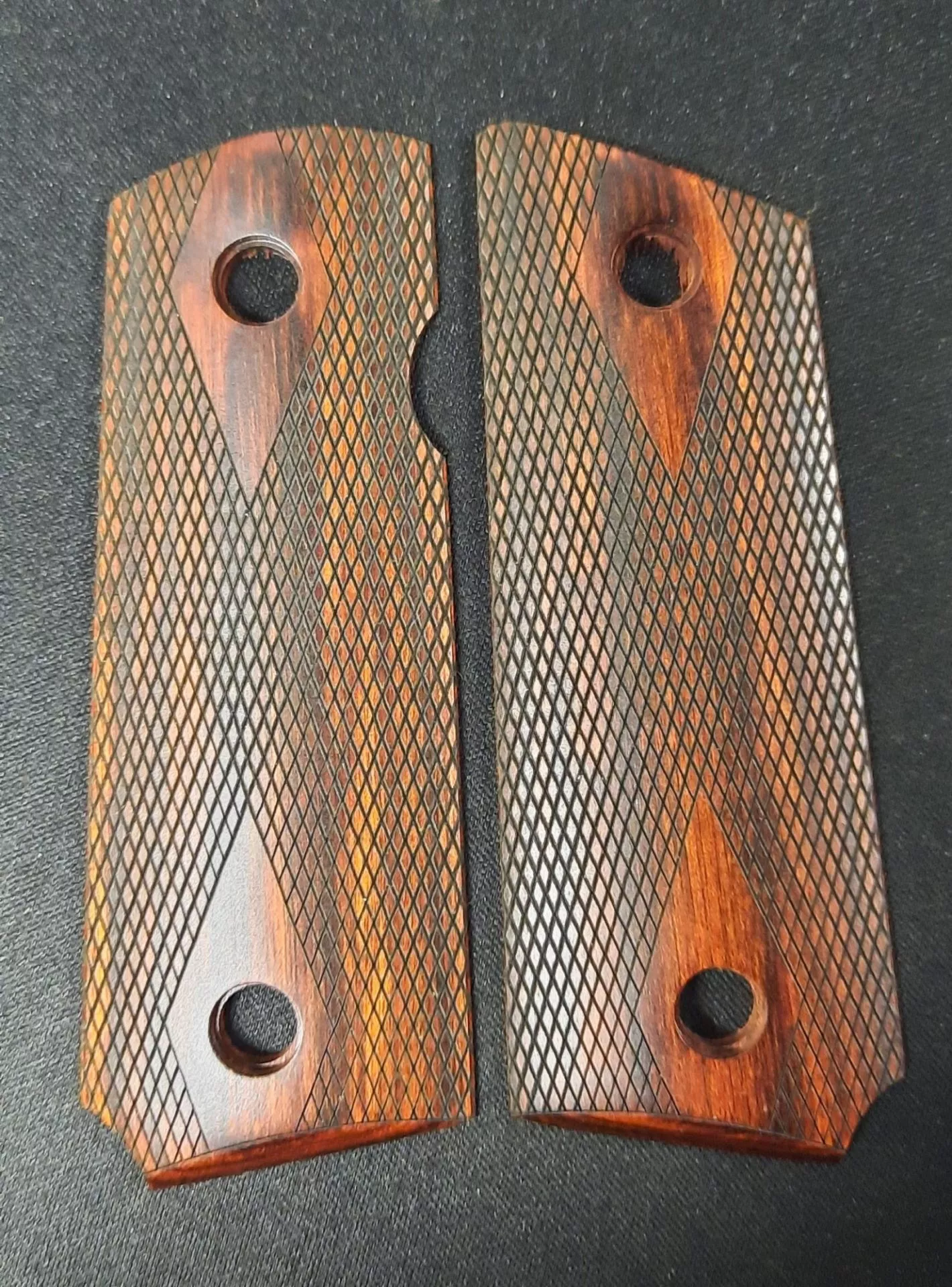 Compact 1911 Finger Grooved Silverblack Grips - Engineered Accessories