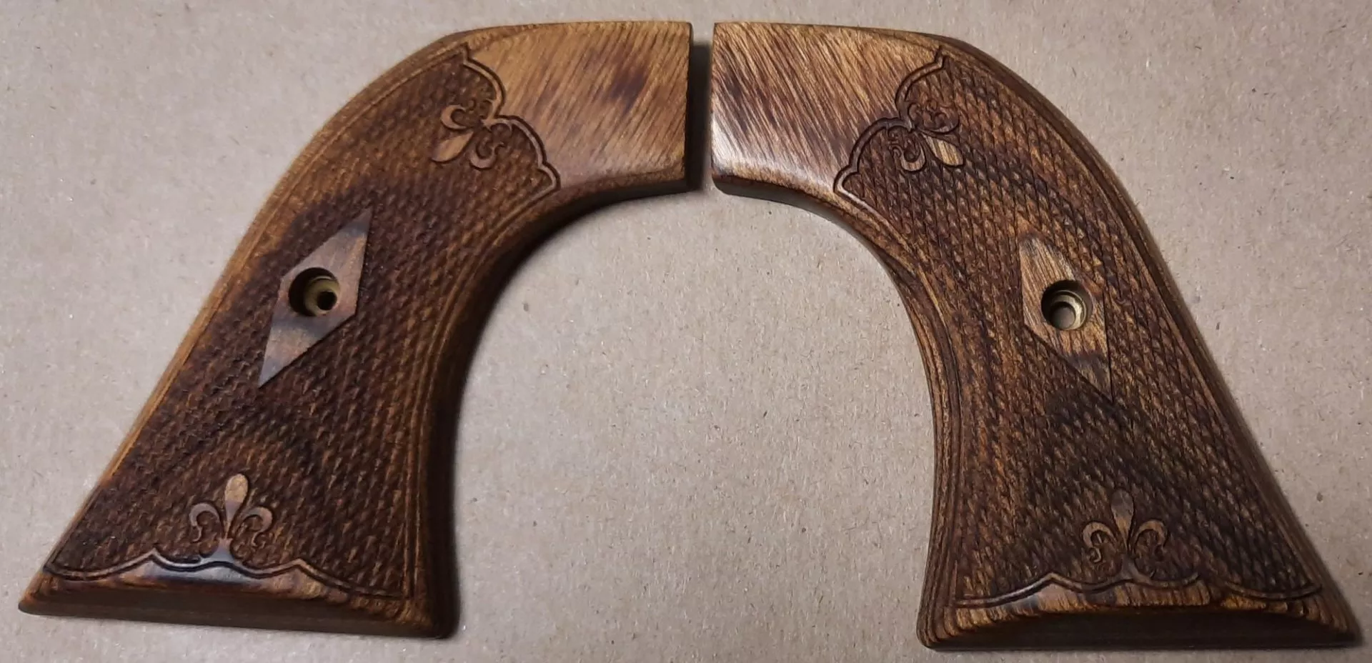 Ruger Super Blackhawk w/ Checkering Walnut Engineered Accessories