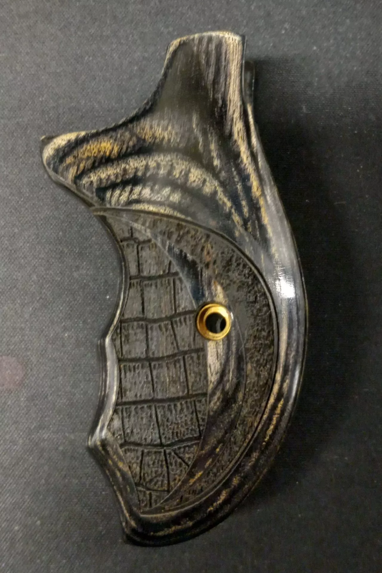 S&W J Round Combat Gator/Stipple Silverblack Engineered Accessories