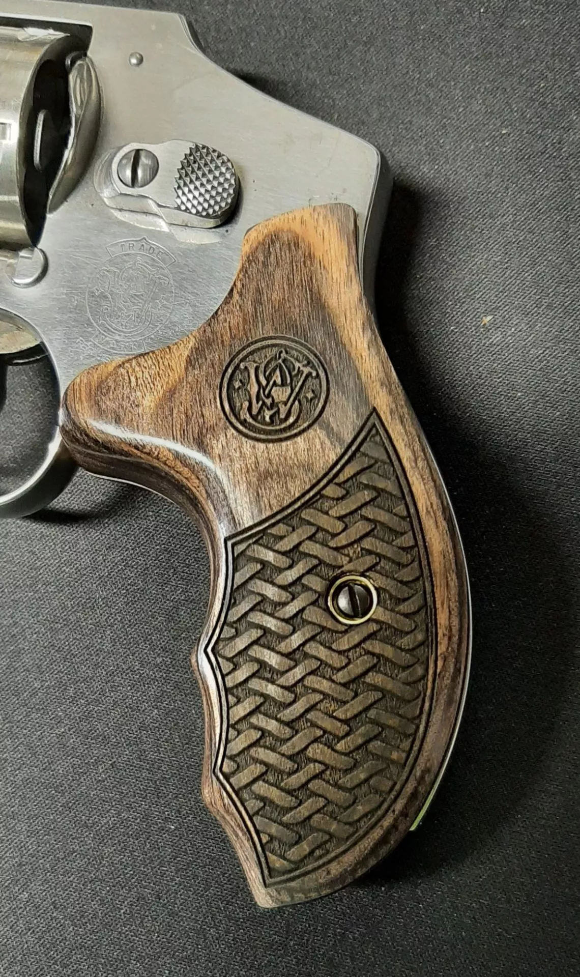 S&W J Round Combat Walnut Basketweave with Logo